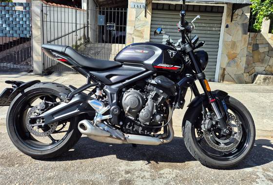 TRIUMPH TRIDENT 660 
